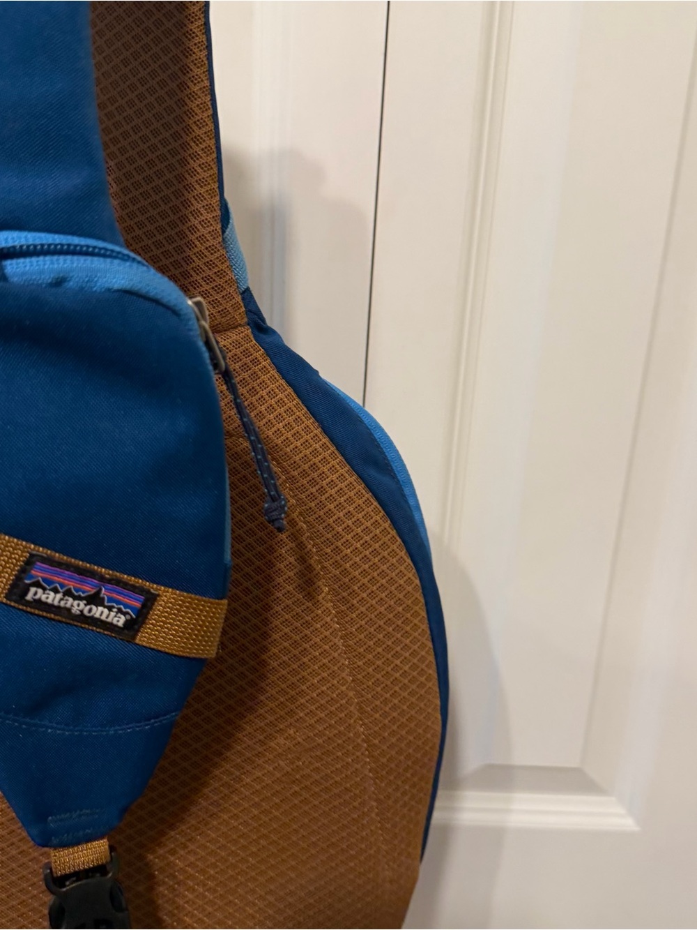 Patagonia Atom Sling 8L Backpack Blue Tan Crossbody Hiking Day Pack EUC - Picture 10 of 10